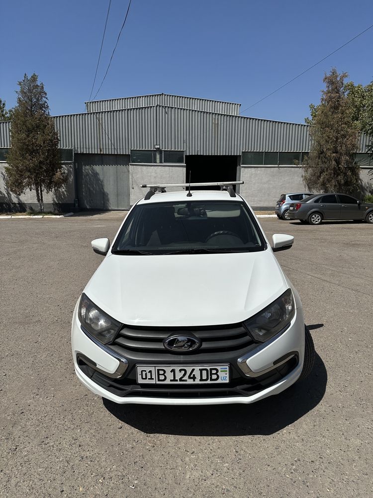 Lada Granta Universal 2018 в отличном сосотоянии.