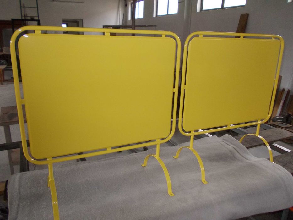 Метална табела тротоарна