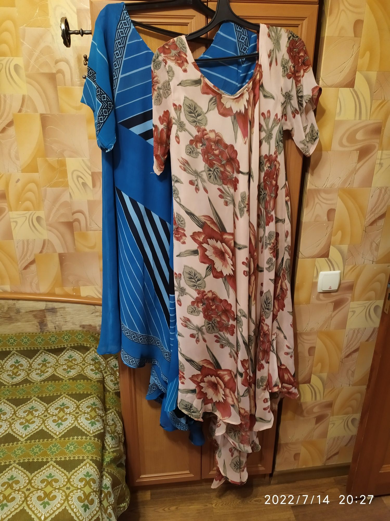 Туники , платья , кофточки.