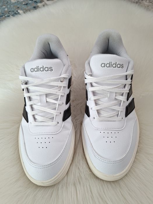 Adidași adidas nr 39 potriviți pentru 38.5 ..25 cm interior