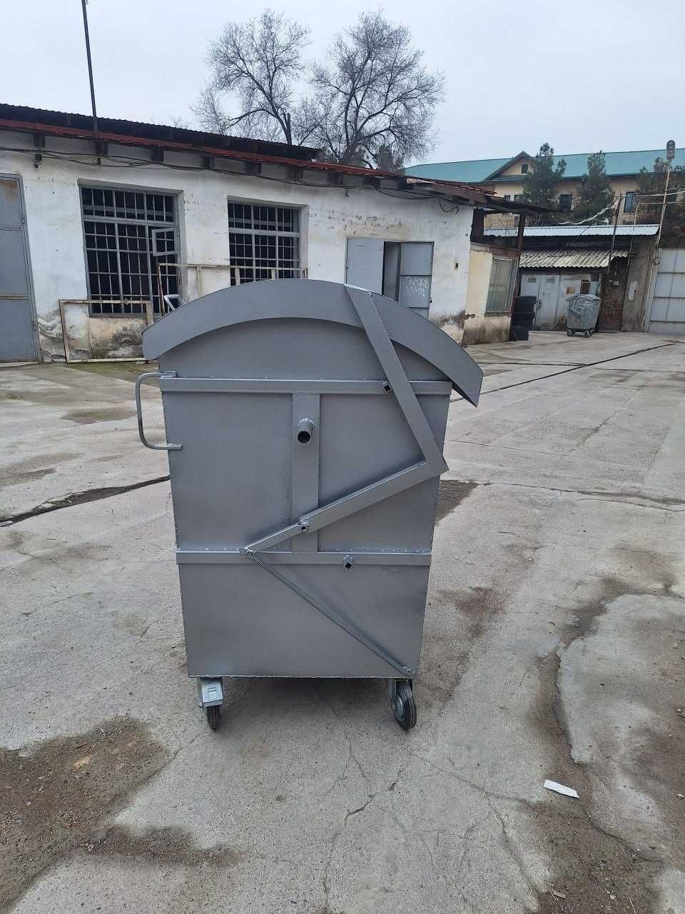 Мусорный контейнер