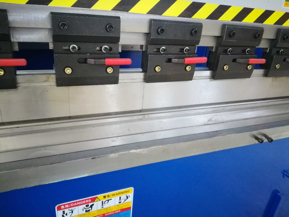 пресс гидравлический от 30 до 250 тонн.  ширина от 1.6 м до 3.6метров.