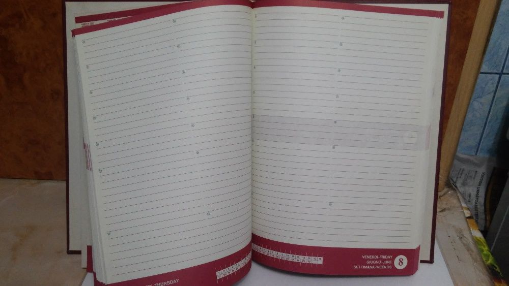 Vand doua agende de birou