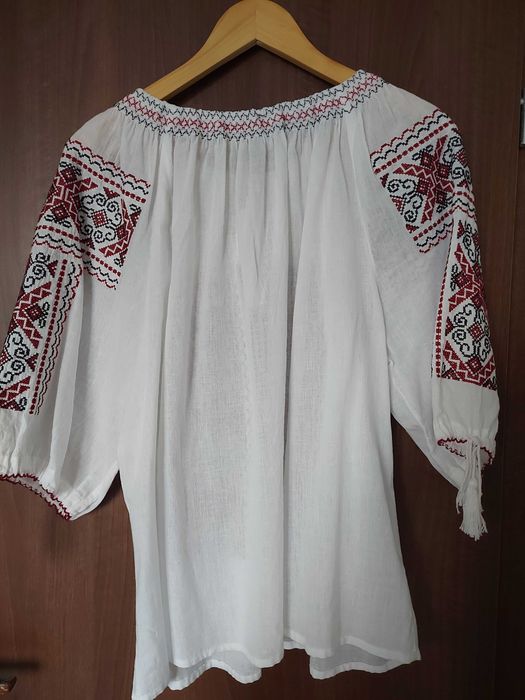 Ie traditionala cu maneca trei sferturi