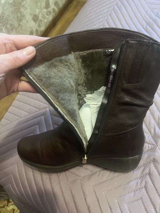 Сапоги женские  в идеальном состоянии ,размер 41