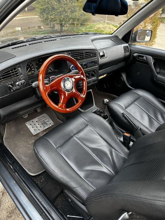 Автомобиль Wolkswagen Golf 3 Coupe