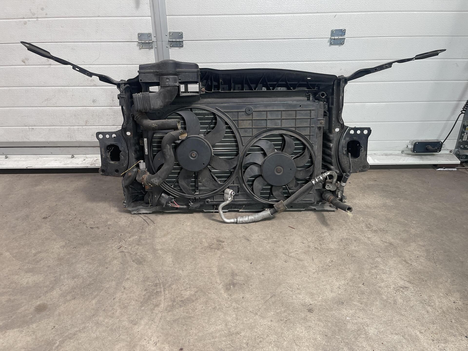 К-т радиатор с перки за vw golf vi - 5k0806930