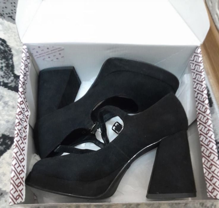 Продам туфли на каблуке