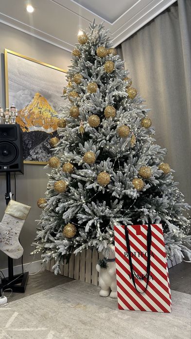 Продам исскусвенную елку 2,5 метра