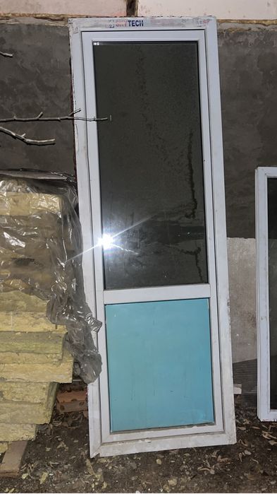 Пластиковый окна , дверь.