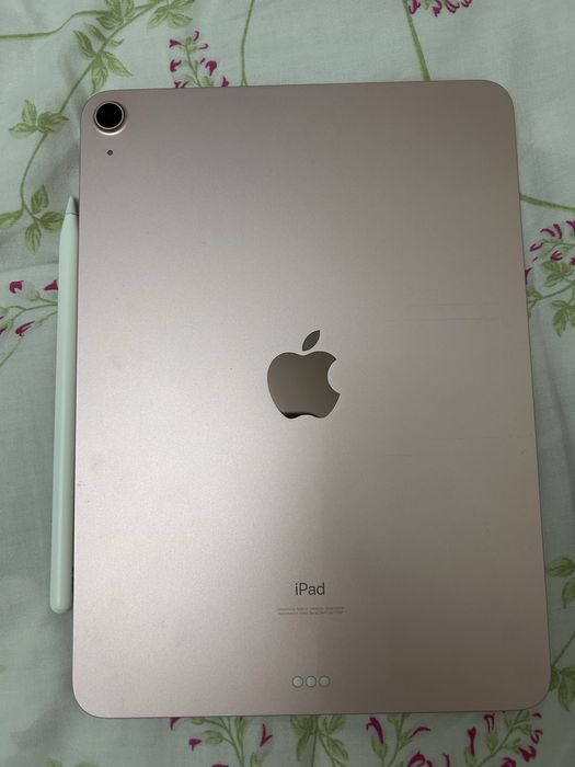 Срочно продаю Ipad Air 4 поколения со стилусом Apple pencl