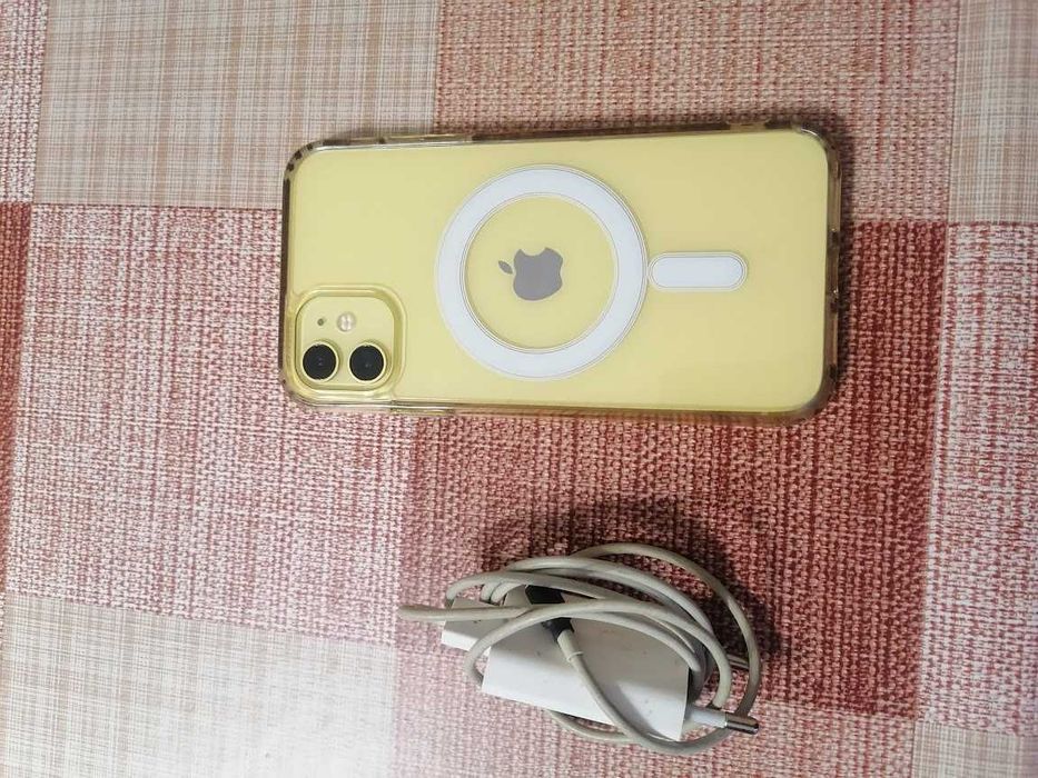 iPhone 11 телефон