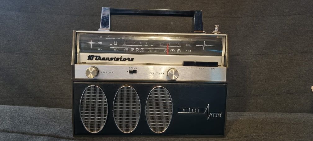 Radio vechi pentru colecție Milady F.A.A.R.T