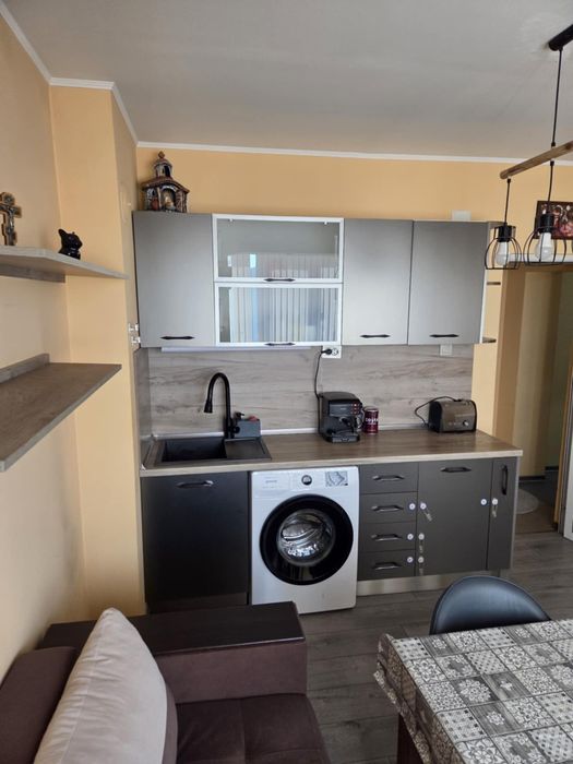 Дава се под наем Тристаен апартамент в Пазарджик, Руски - 70 кв.м за 331.5 € - Снимка #5