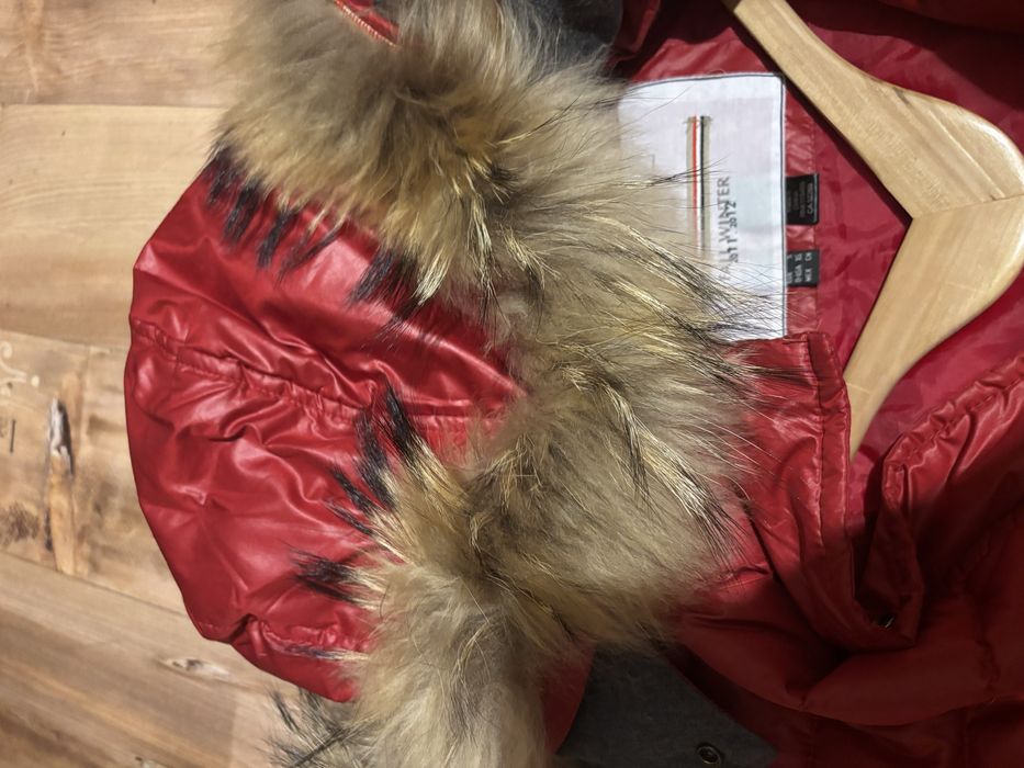 Тъмно червено яке пук