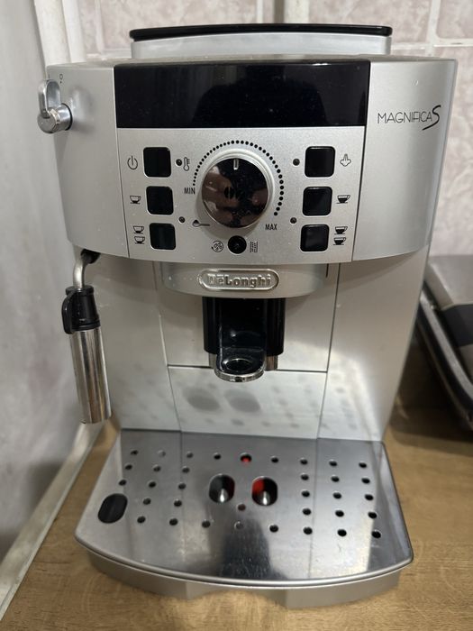Кофемашина delonghi почти новая