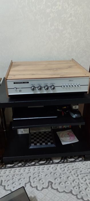 Винтажный проигрыватель и усилитель