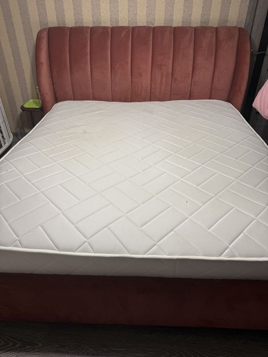 Продам кровать с матрасом