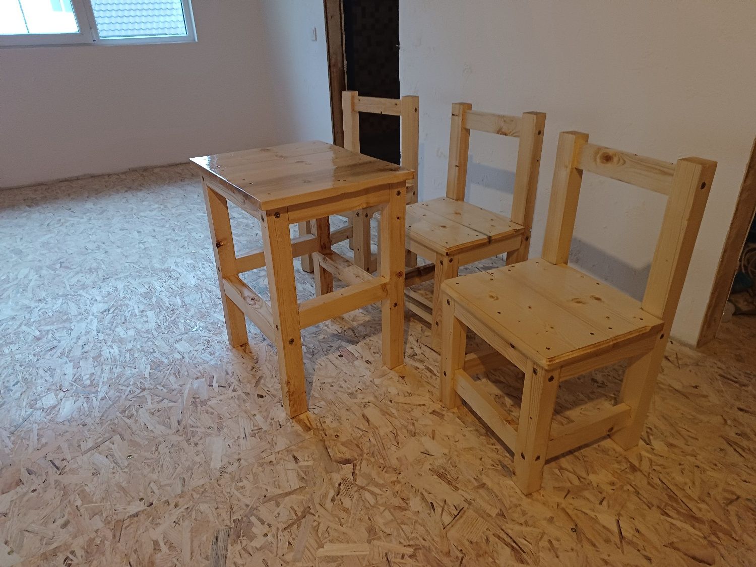 Set 3 scaune + masa lemn .