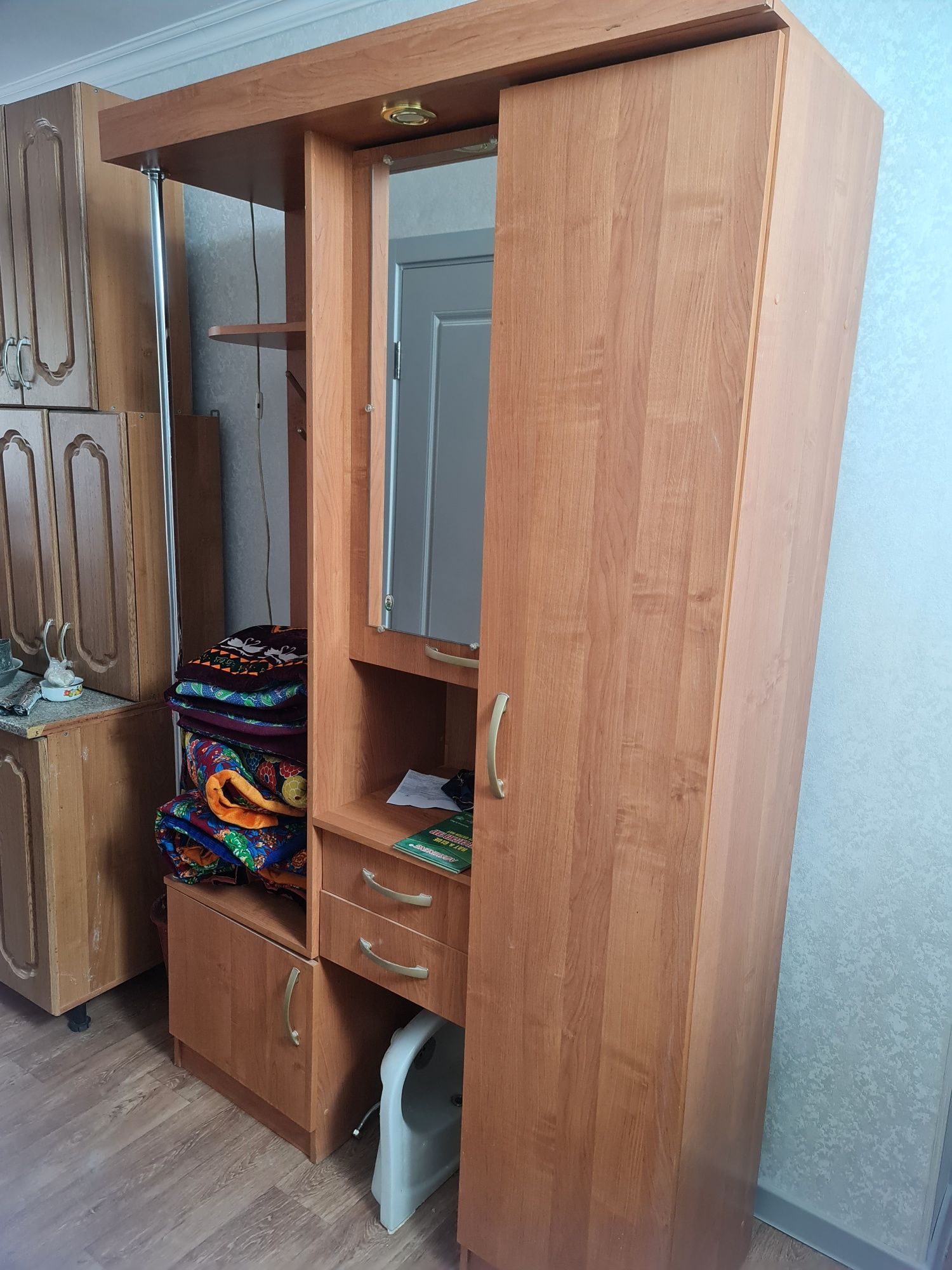 Шкаф для прихожей