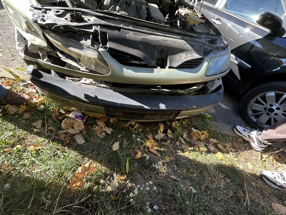 Vând Renault Laguna 1, pentru piese de schimb, an fabricatie 1999-2000