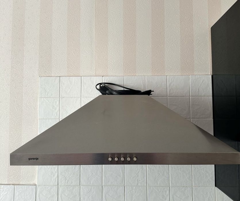 Вытяжка все есть в сборе