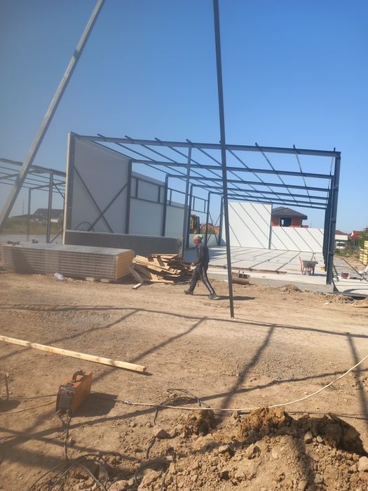 Vand hala structura metalica 10x20x4 este pe stoc la un pret foarte bu