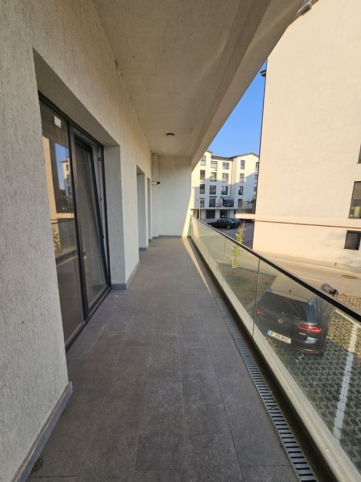 Spatiu comercial / birou 83 mpu, parter inalt, parcare