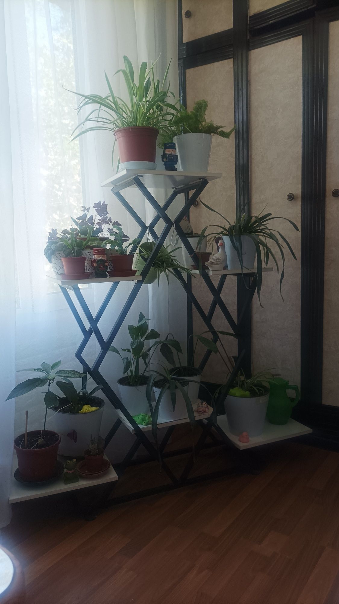 Продаётся подставка под цветы.