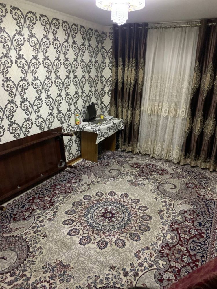 Uy sotiladi 4 xonali remonti bor 3etajda lisinovada