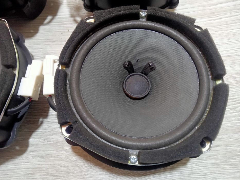 Продам только сегодня комплект штатные калонки от Джентры в идеальном