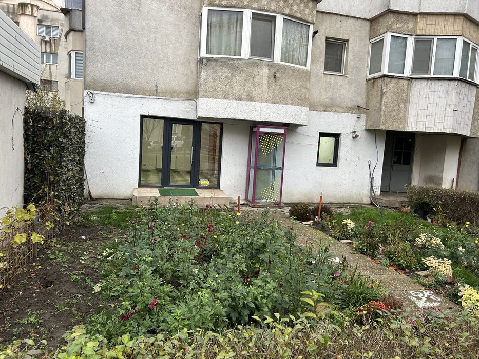 De inchiriat spatiu comercial de 50 m” linga Non Stop ,Capsa . Barlad