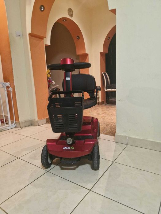 Scuter/cărucior electric pentru dizabilități