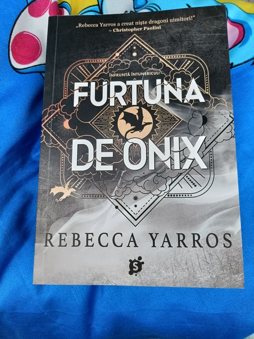 Furtuna de Onix, Rebecca Yarros