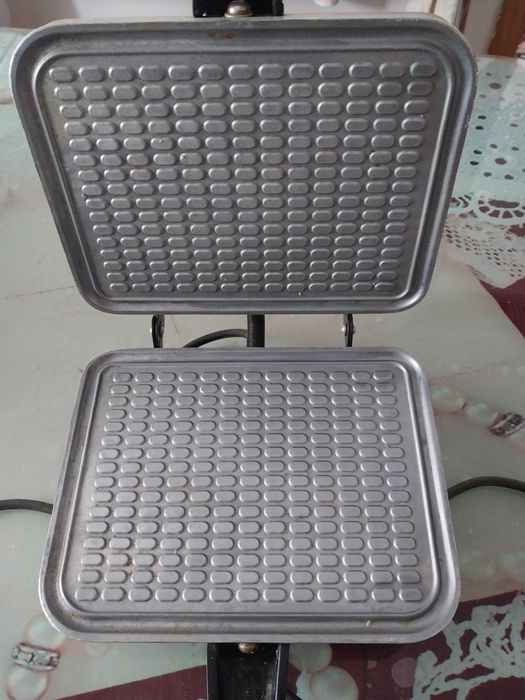 Срочно продам вафельницу советскую