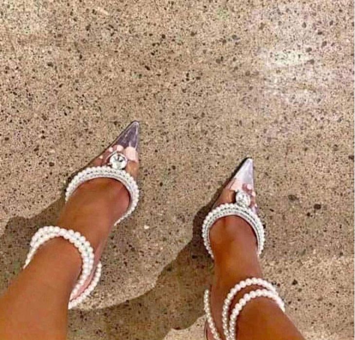 pantofi gen Amina Muaddi