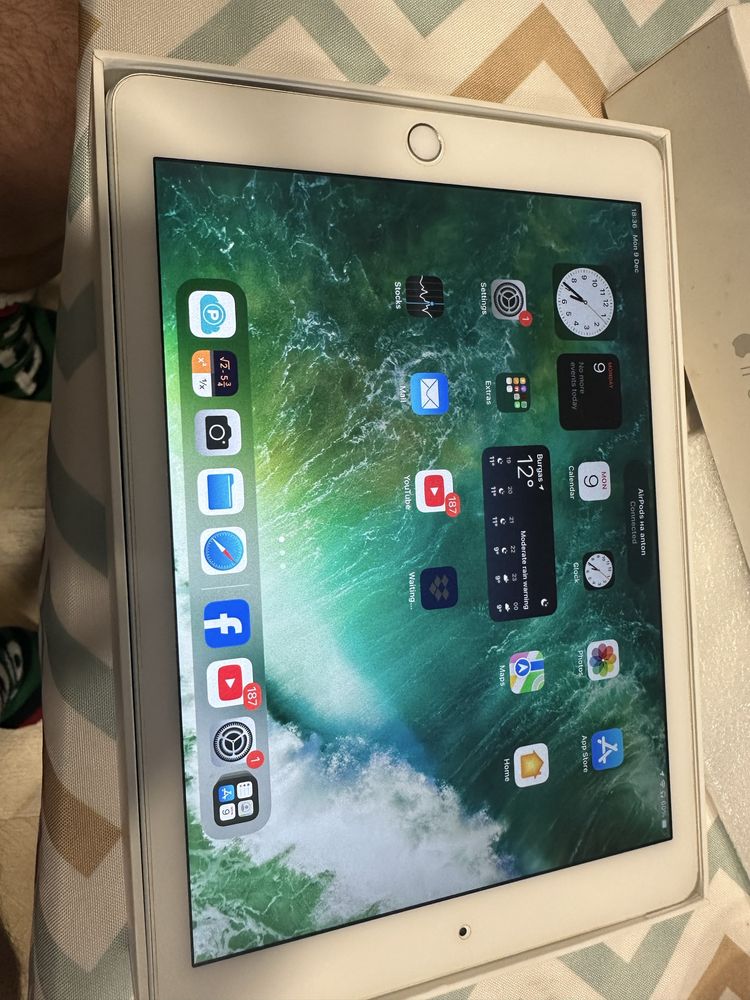 Ipad air 2  16 GB+ Celluar