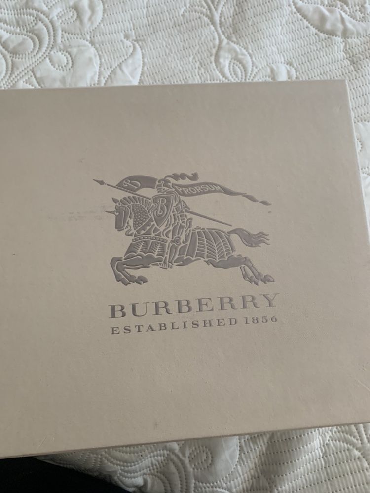 Burberry- страхотни сандали