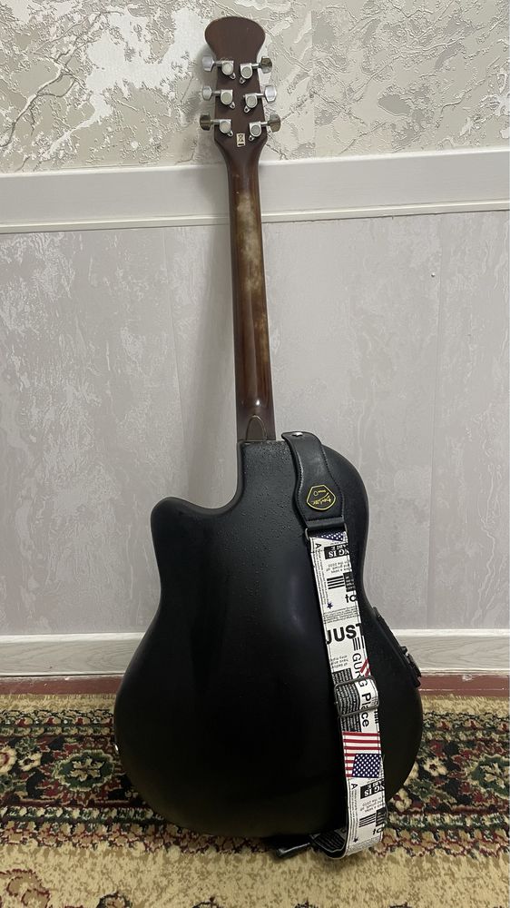 Ovation gitara sotiladi