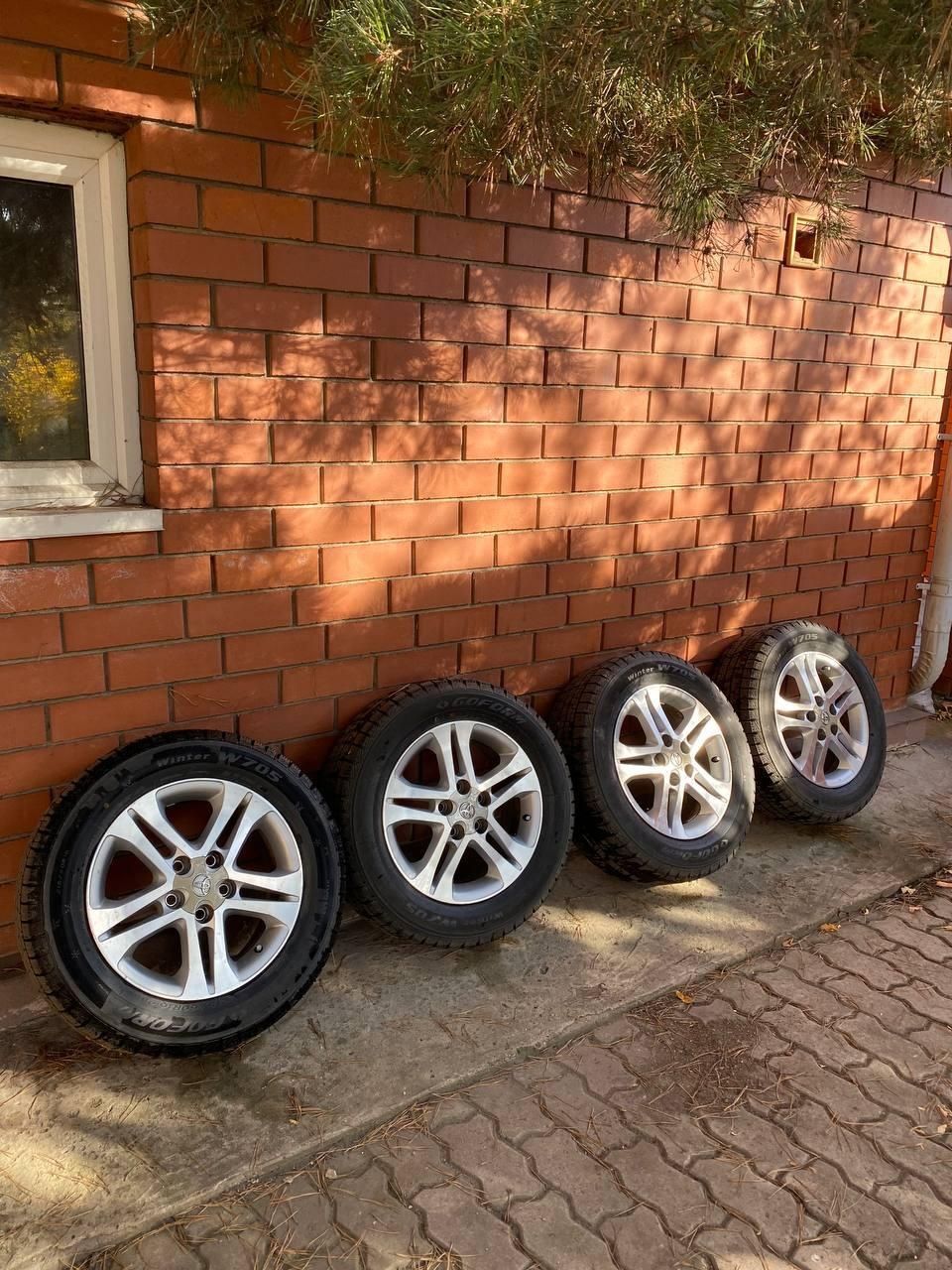 Продам шины с дисками 215/60/R16