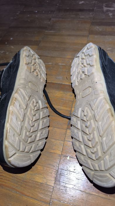 Oyoq kiyim sotiladi 39 razmer