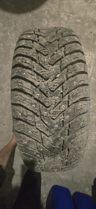 Продам два комплекта резины зима лета диски комплект