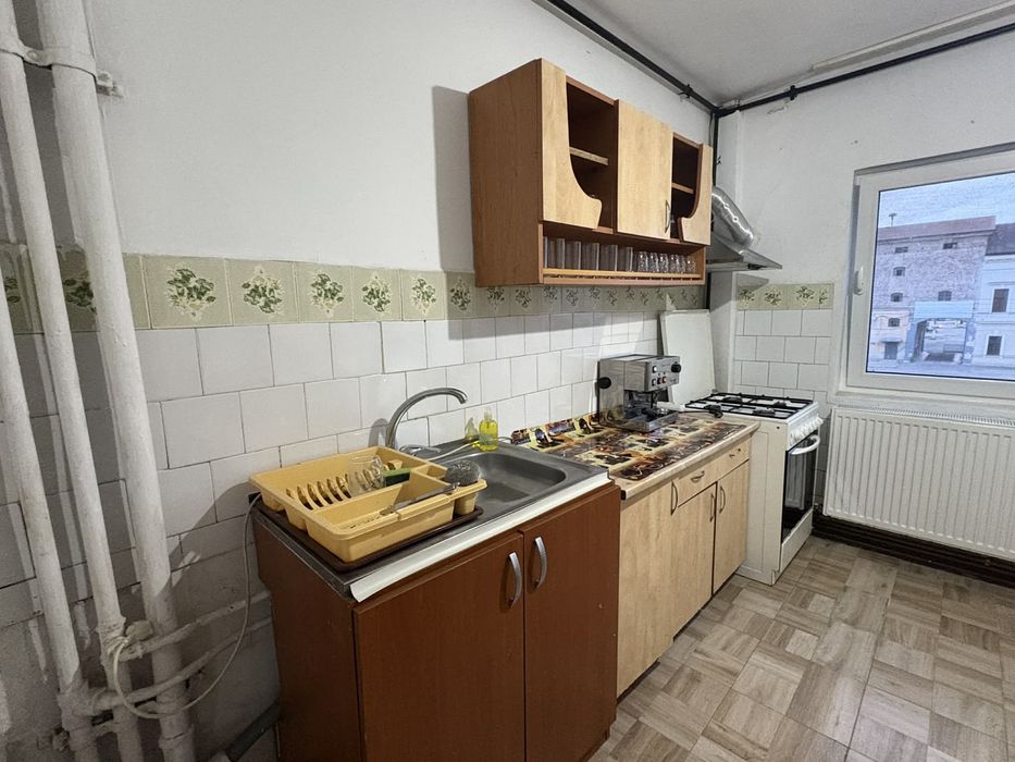 Inchiriez apartament 3 camere