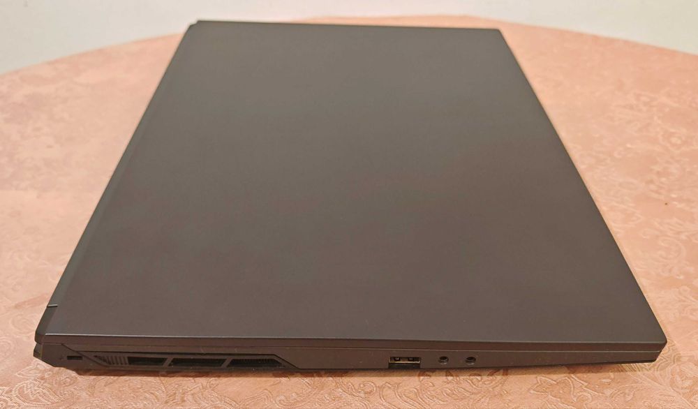 NVidia RTX 4060 8GB/Core i7 13700H/16GB RAM/512GB SSD/16 Quad HD 240Hz