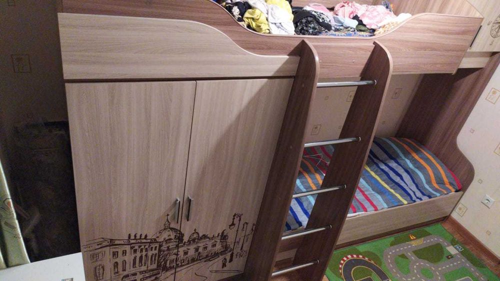 Двухъярусная кровать