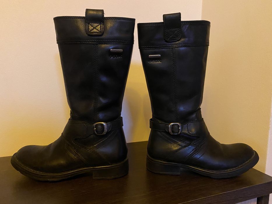 Продавам кожени ботуши за момиче