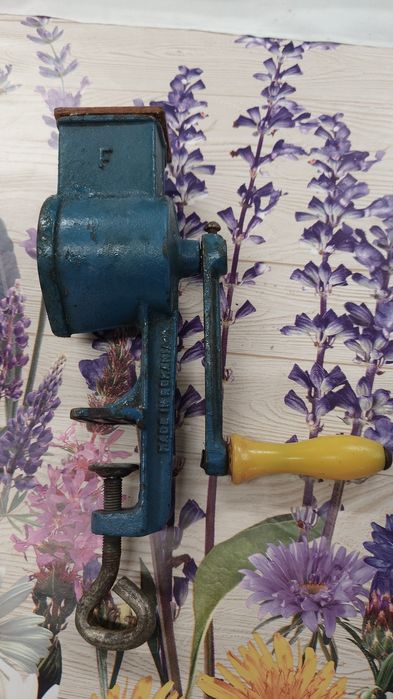 mașina de tocat carne nr. 10