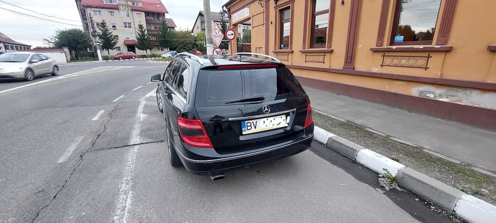 Vând Mercedes C Class