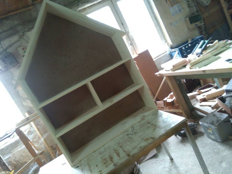 Етажерка "къщичка"