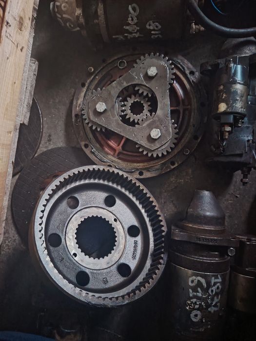 Butuc fata tractor new holland M100